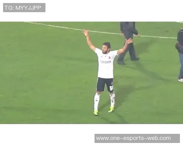 足球场上的痞帅球星盘点:那些既有实力又极具个性的球员 足球场上的痞帅球星盘点:那些既有实力又极具个性的球员