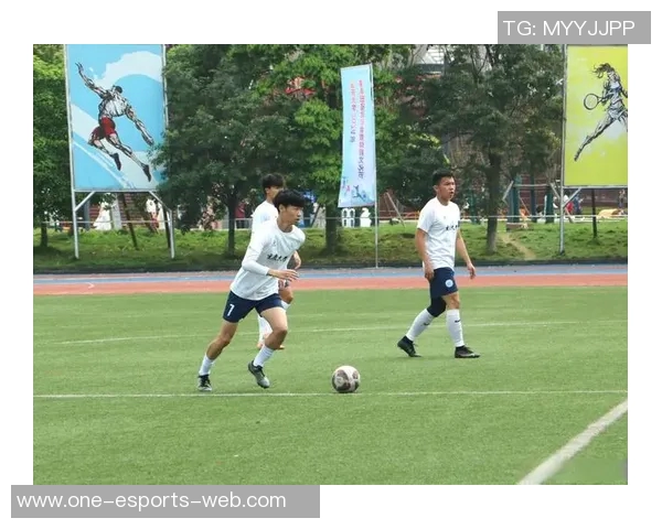 足球巨星激情喊话录音曝光引发球迷热议展现赛场内外真实风采 足球巨星激情喊话录音曝光引发球迷热议展现赛场内外真实风采