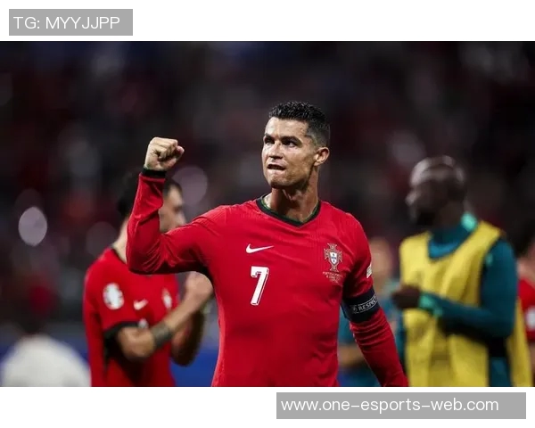 全球足坛巨星风采展示 足球热潮下的球员传奇与魅力